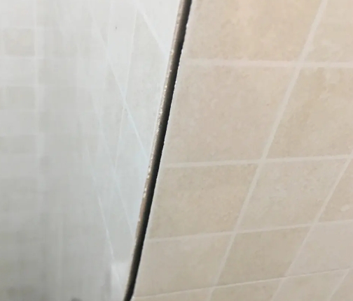 酒泉瓷砖空鼓维修公司分享阳台瓷砖脱落的修复过程可以分为以下几个步骤