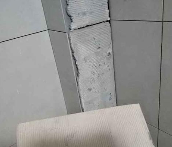 酒泉瓷砖空鼓维修公司分享下厨房瓷砖脱落的补救措施。